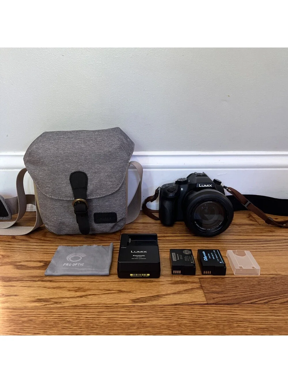Panasonic LUMIX DMC-FZ1000 25-400mm Camera With Batteries, Charger & Accessories